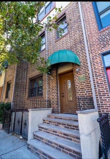 Primary Photo - 583 Gregory Ave