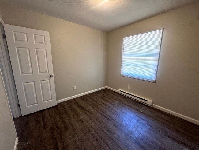 Building Photo - 927 Fiske Dr