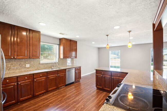 Building Photo - 25302 Friar Lake Ln