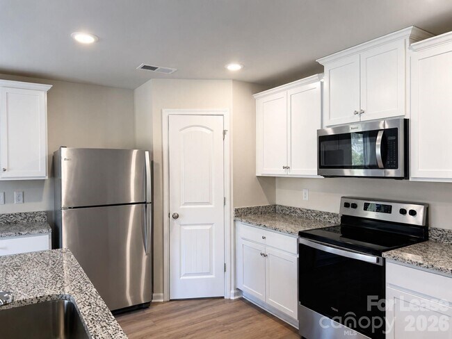 Building Photo - 3003 Cres Lk Ln