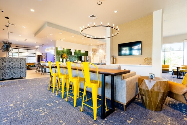 Building Photo - The Curve at Gilbert