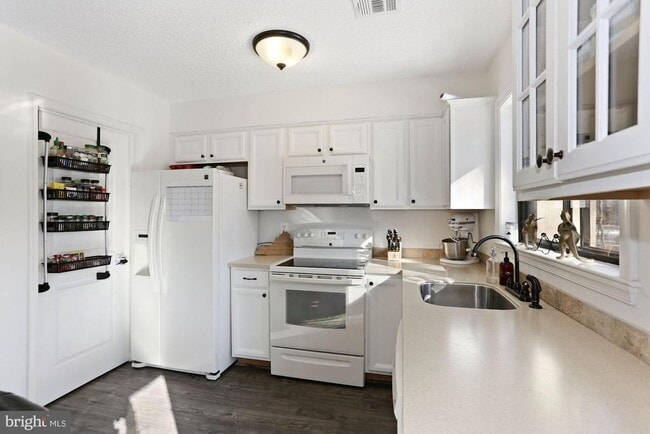 Building Photo - 2104 Cartwright Pl