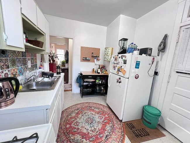 Building Photo - 4538 N Wolcott Ave