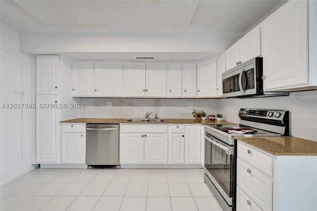 Building Photo - 1600 S Ocean Dr