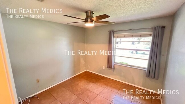 Building Photo - 999 Mancha Real Dr