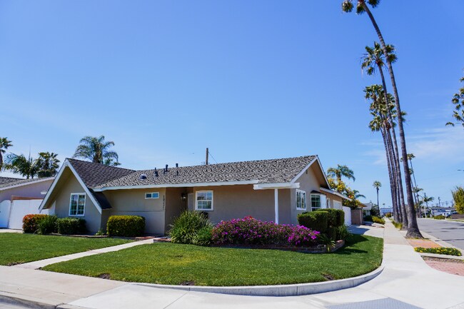 Building Photo - 18271 Roberta Cir