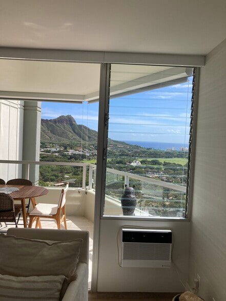 Building Photo - 2600 Pualani Way