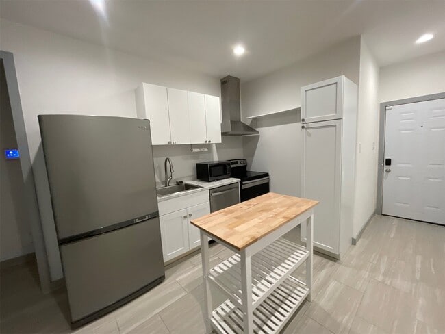 Building Photo - 5226 Ridgevan St