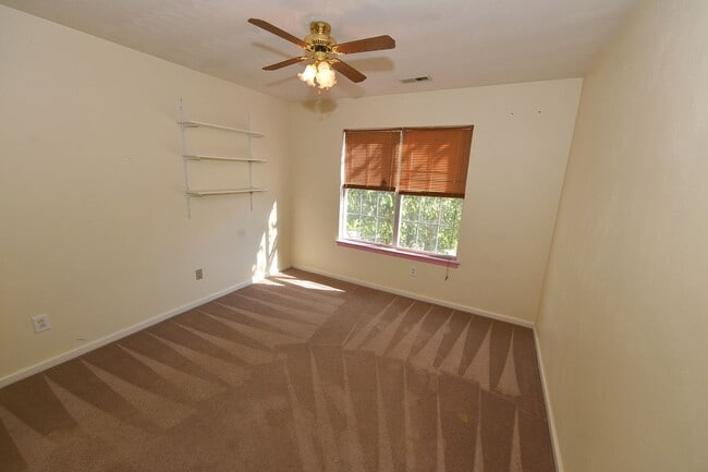 Building Photo - Lakefront home in Grassfield School District