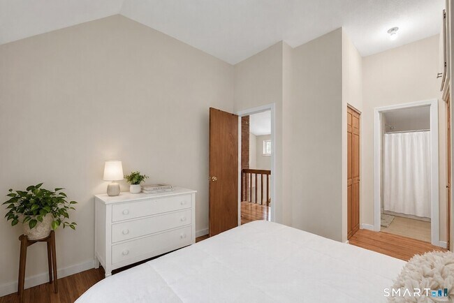 Building Photo - 10 Partridge Ct