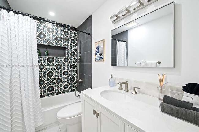 Building Photo - 1709 SW 5th Pl
