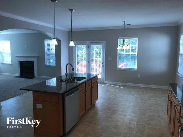 Building Photo - 1443 Bottle Brush Ln