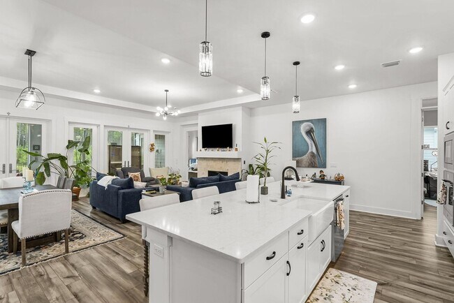 Building Photo - 119 Anastasia Cir