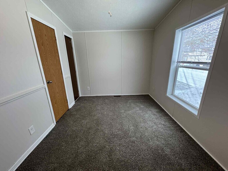 Building Photo - 2020 Marmoor Dr