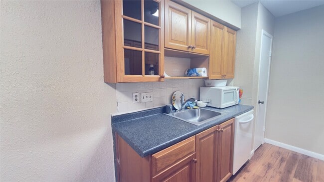 Building Photo - 2100 Wilcrest Dr