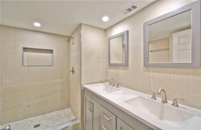 Building Photo - 2360 Naples Trace Cir