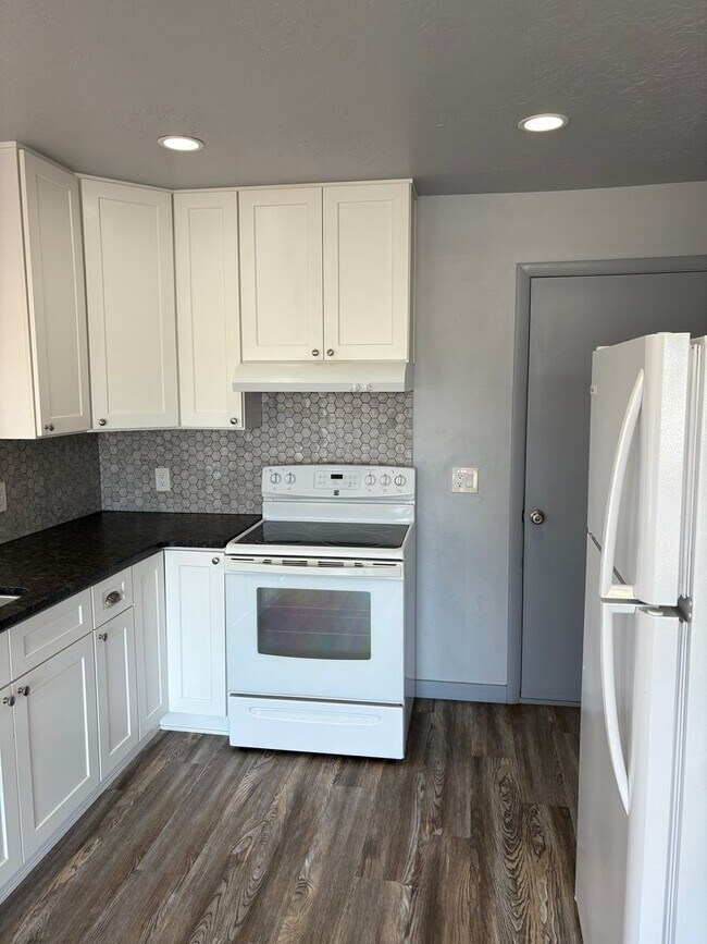 Building Photo - St. George Townhome with a Basement!