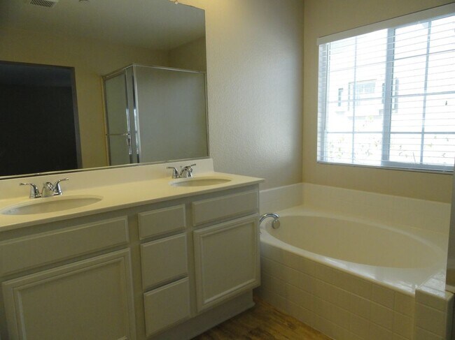 Building Photo - 4503 Bella Ct