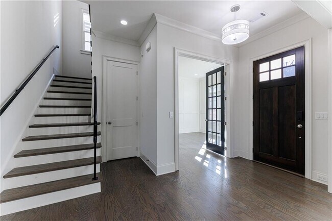 Building Photo - 261 Chastain Park Dr NE