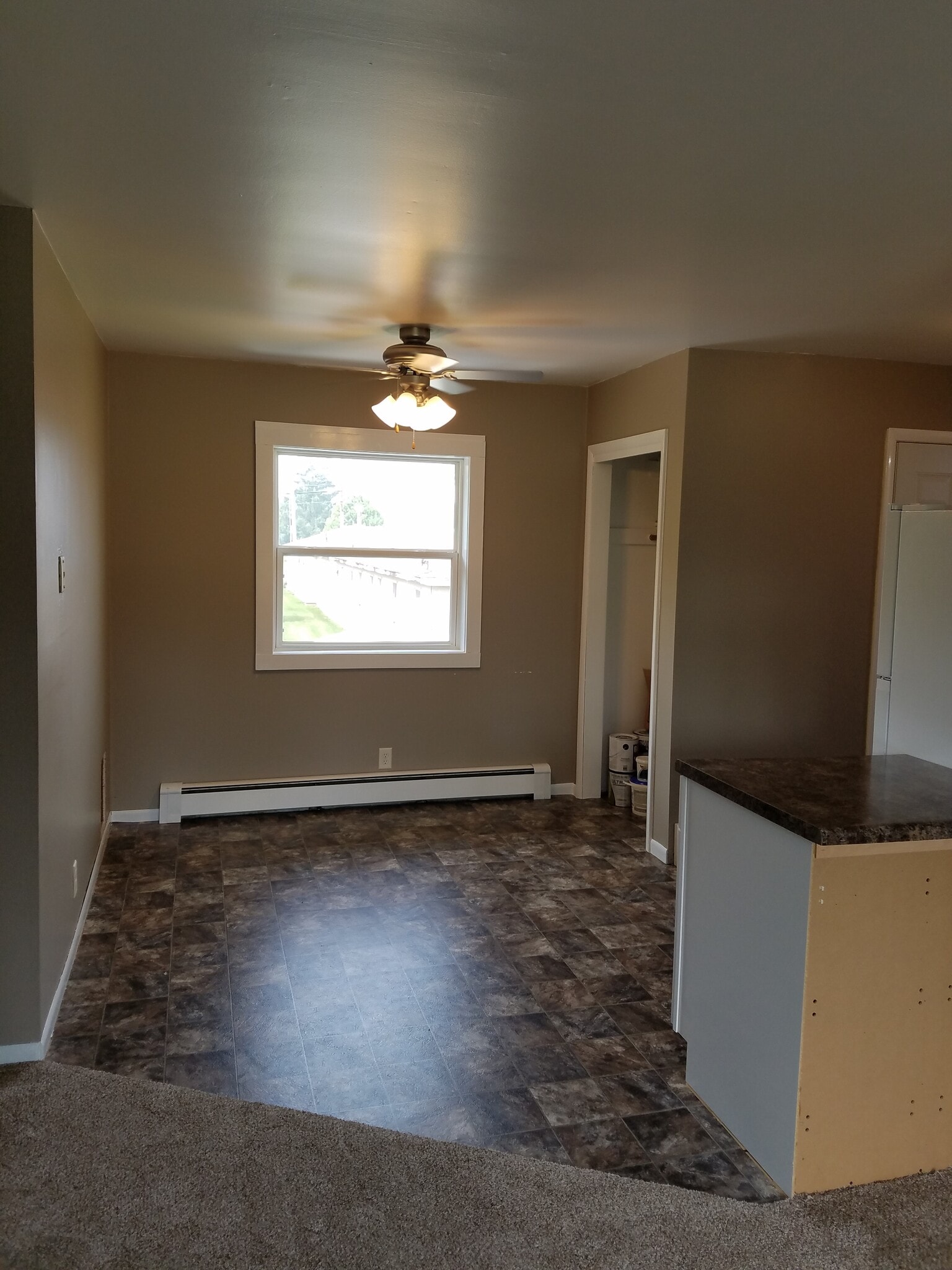 Building Photo - 816 E 6th St N