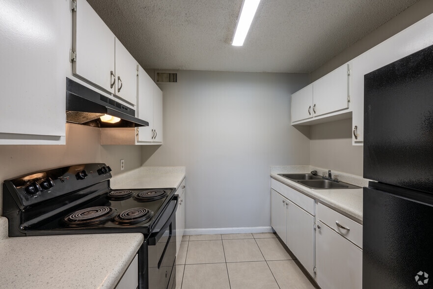 2BR, 1BA - 900SF - B1 - Kitchen - The Element at 464