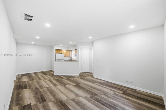 Building Photo - 3310 Pinewalk Dr N