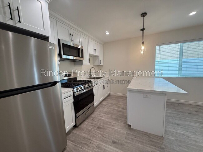 Building Photo - 921 Aurora Dr