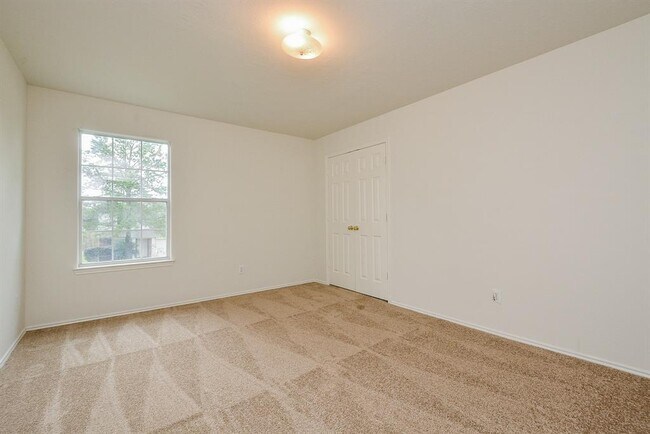 Building Photo - 18326 Thicket Grove Rd