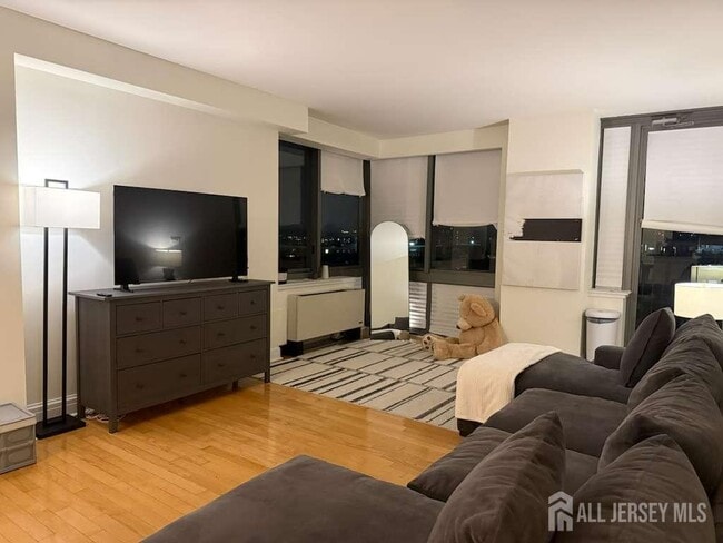 Building Photo - 1 Spring St