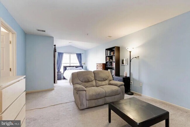 Building Photo - 208 Goldsborough Dr