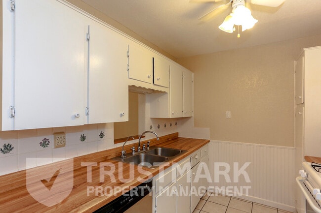 Building Photo - 417 Cottonwood Dr