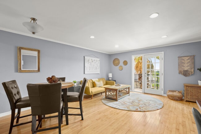 Building Photo - 6501 E Hill Dr