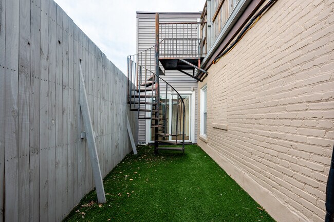 Building Photo - 1801 Otis St NE