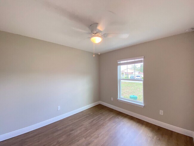 Building Photo - Custom Home - Desirable SE Ocala Neighborh...