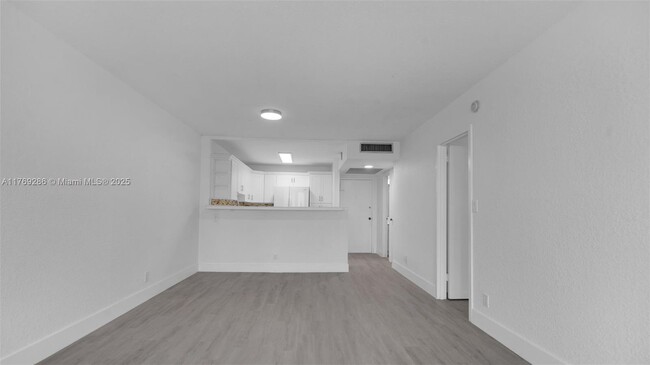 Building Photo - 2030 S Ocean Dr