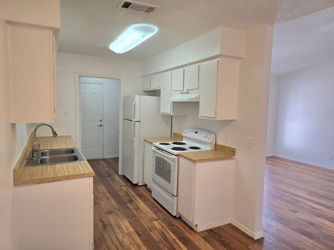 Building Photo - 15208 Spring Hill Ln