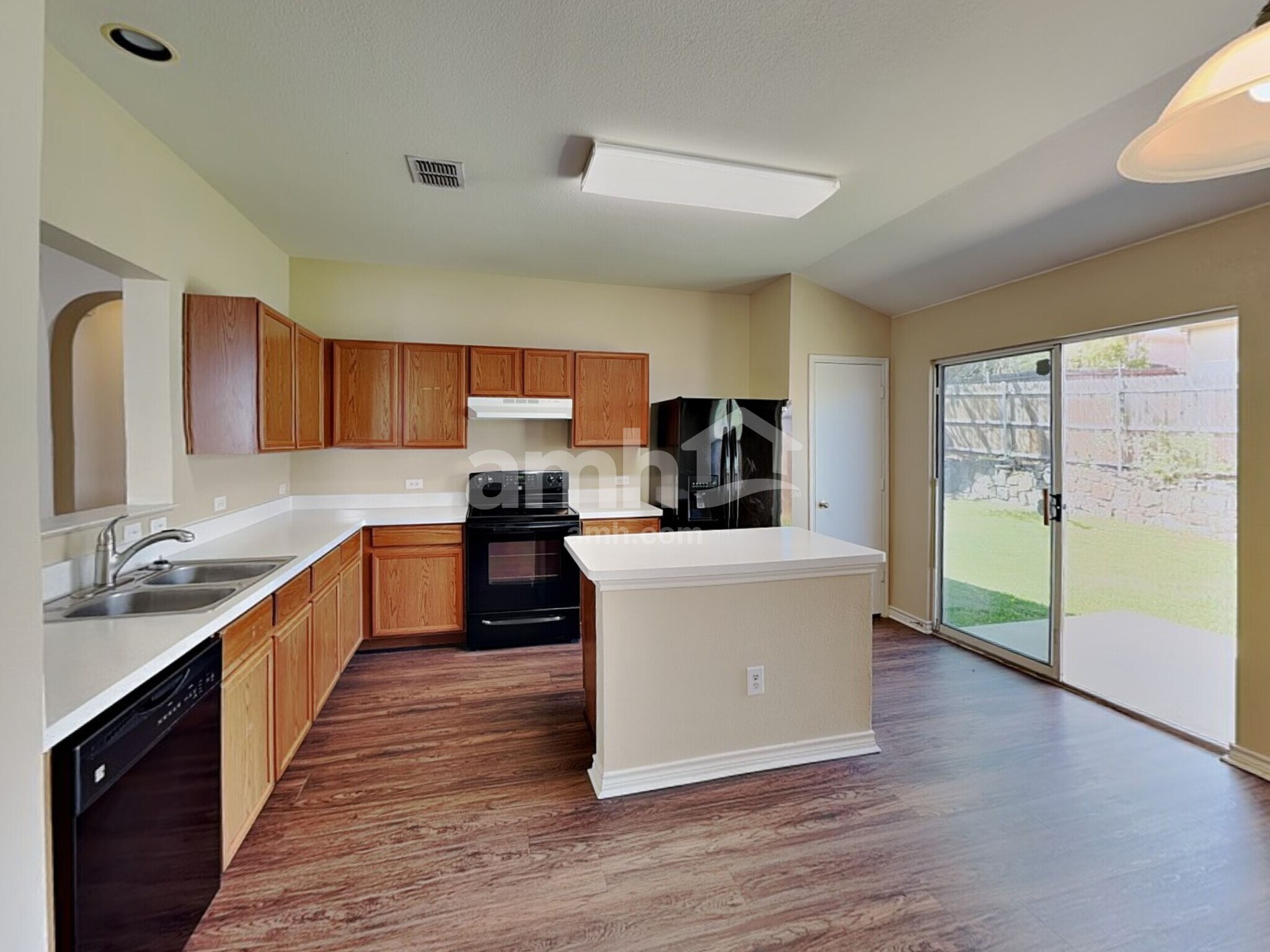 Building Photo - 820 Bee Creek Ln