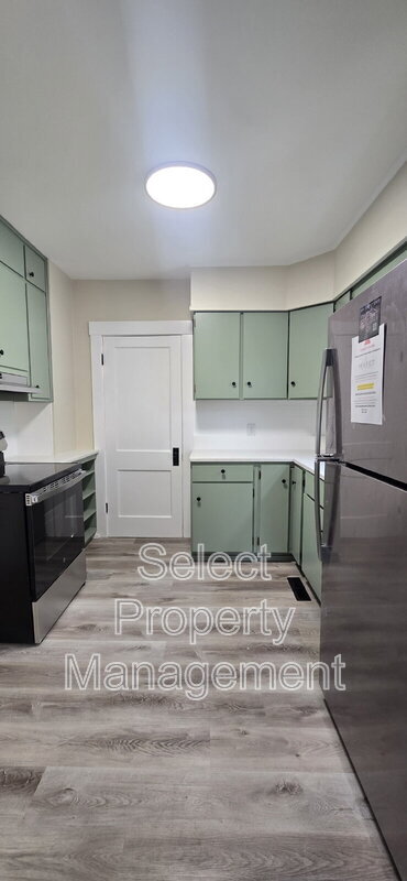 Building Photo - 702 Archer Ave