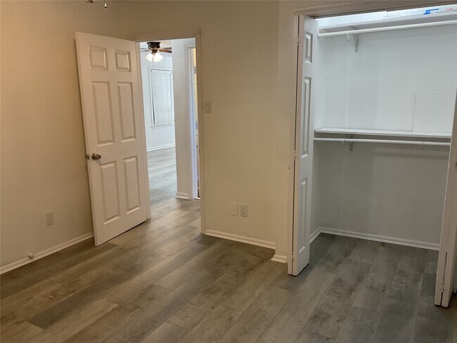 Building Photo - 5728 Sylvia Dr