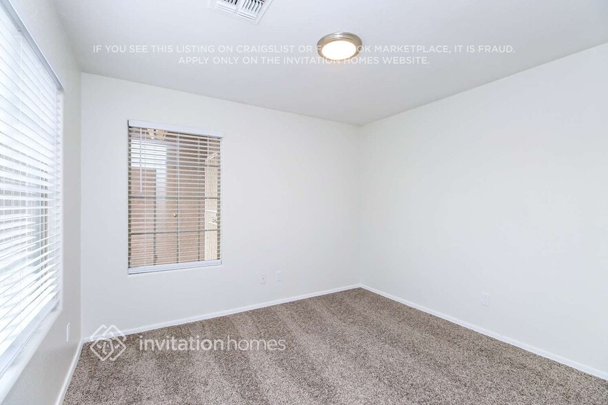 Building Photo - 11240 E Roselle Ave