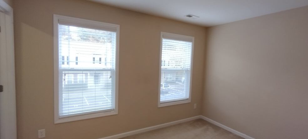 Building Photo - Room in Townhome on Keystone Park Dr