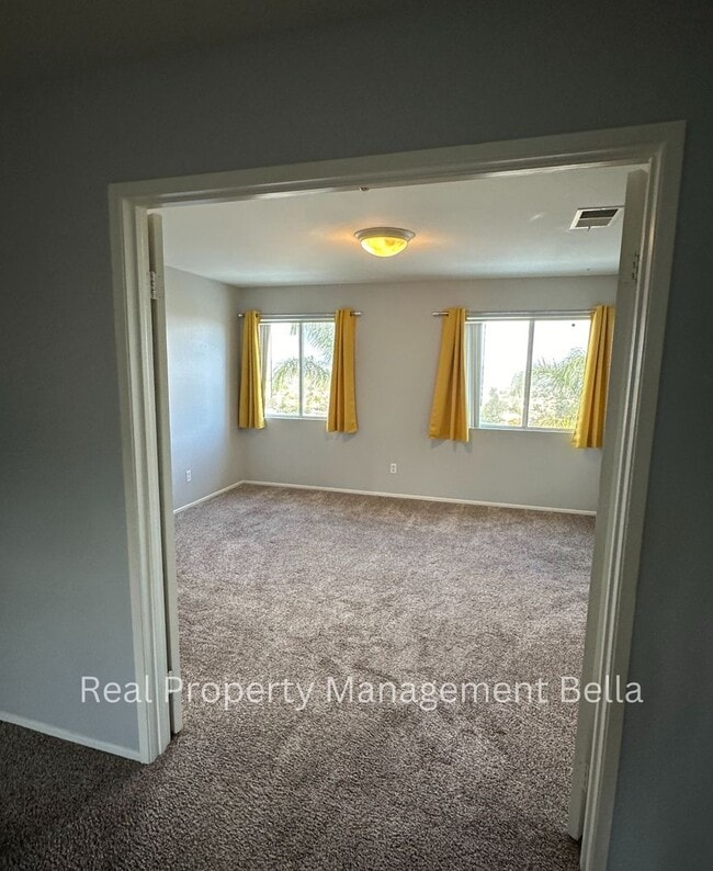 Building Photo - Lakeview Pool Retreat in a Private Cul-de-Sac Setting