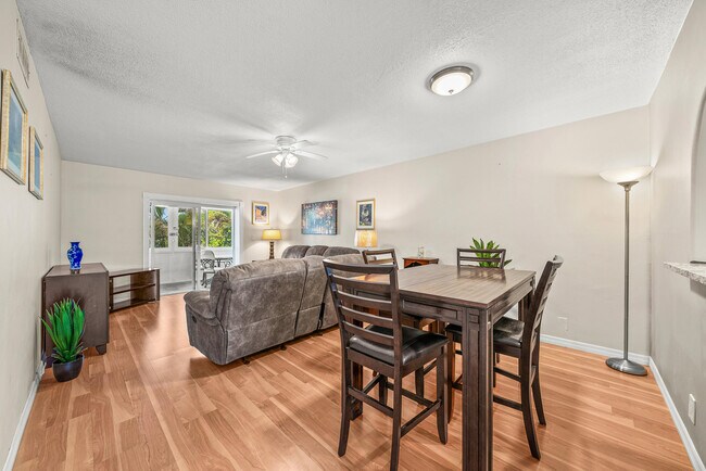 Building Photo - 2615 NE 1st Ct