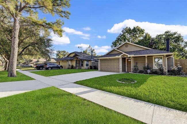 Building Photo - 14027 Blue Falls Dr