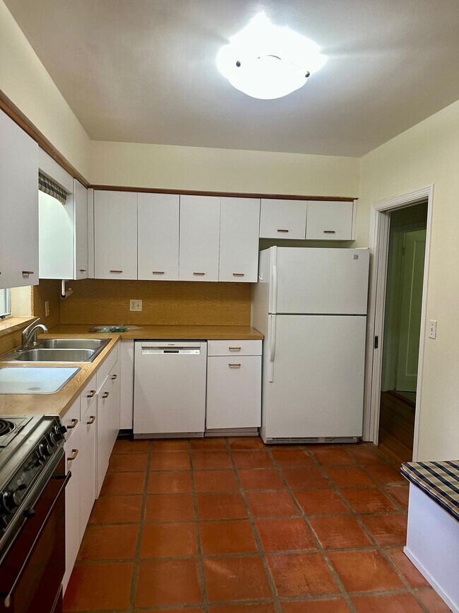 Building Photo - 619 Altara Ave