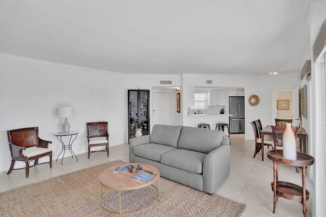 Building Photo - 2908 Bayshore Dr