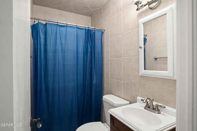 Building Photo - 6204 Pinehurst Dr