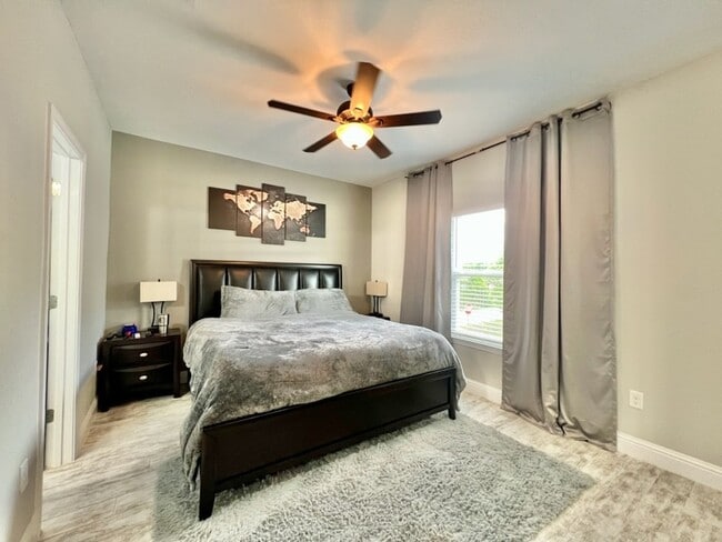 Building Photo - 2100 Pomegranate Ct