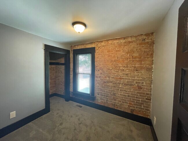 Building Photo - 272 S Green St