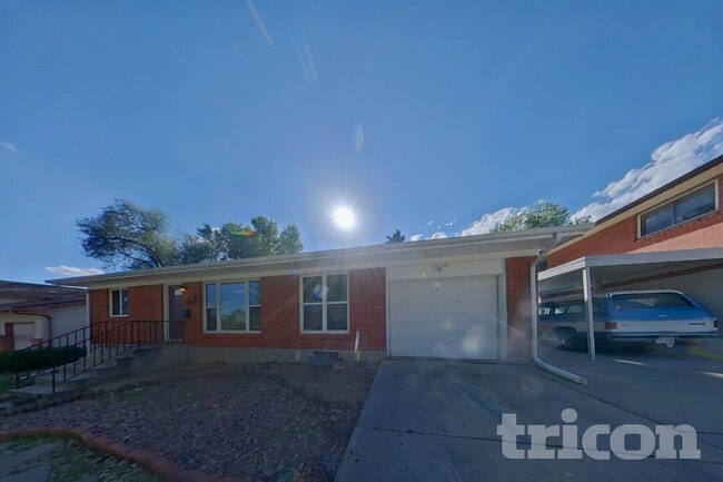 Building Photo - 2024 N Chelton Rd